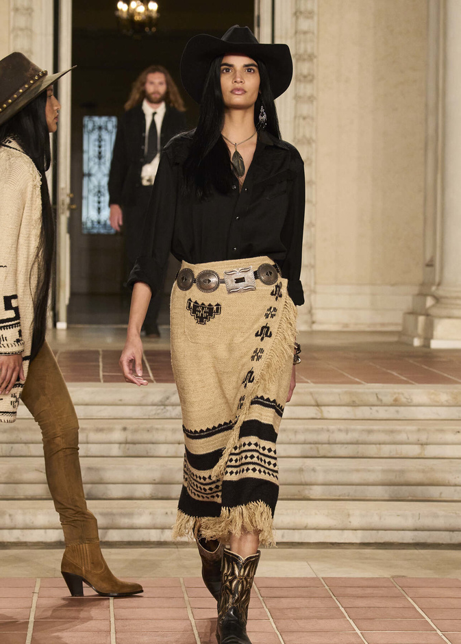 أحدث صيحات الموضة مع أقمشة القش الشبابية