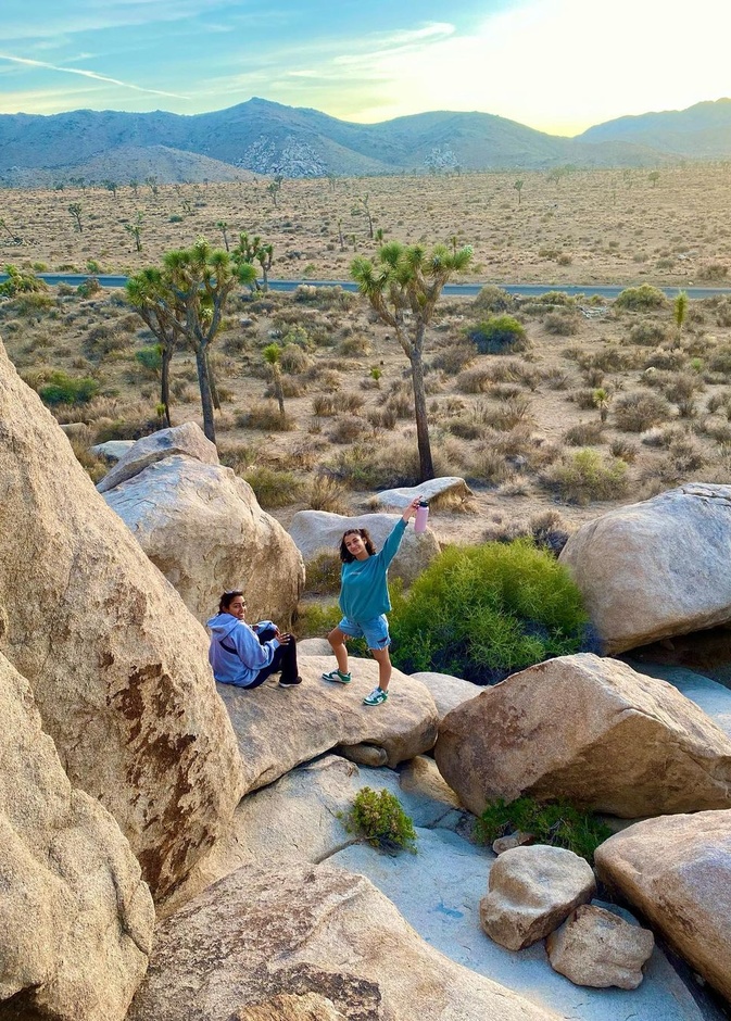 رحلات سياحية مليئة بالمغامرات والأنشطة غير التقليدية من وحي زيارات النجمات الشابات 