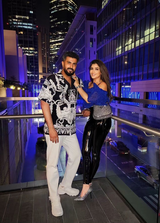 مي عمر وزوجها 