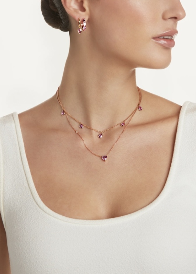 6 تصاميم سلاسل أحجار كريمة ستضفي لمسة عصرية على مظهرك