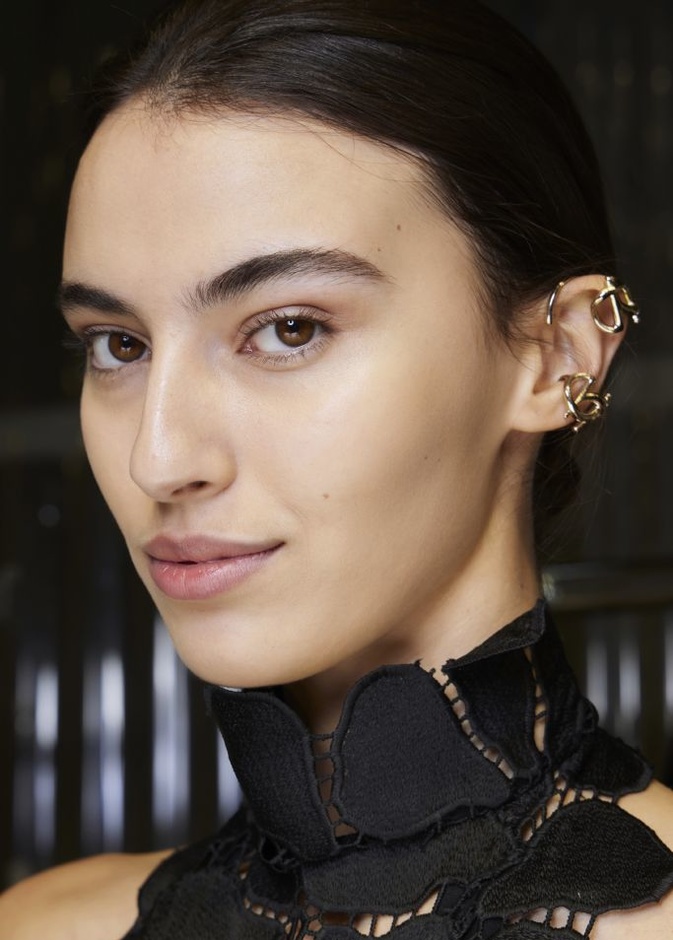 استعيدي حيوية ونضارة بشرتك سريعًا قبل حضور مناسباتك الصيفية باستخدام هذا الماسك