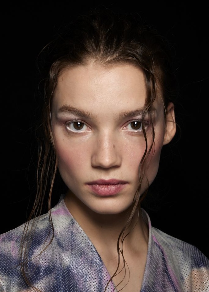 تقنية تسحيج الجلد تمنحك بشرة خالية من الشوائب ..إليك كل المعلومات عنها