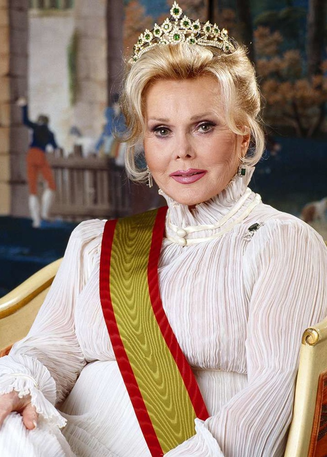 5 معلومات لا تعرفينها عن الممثّلة العالمية زازا غابور وشغفها الكبير بالمجوهرات