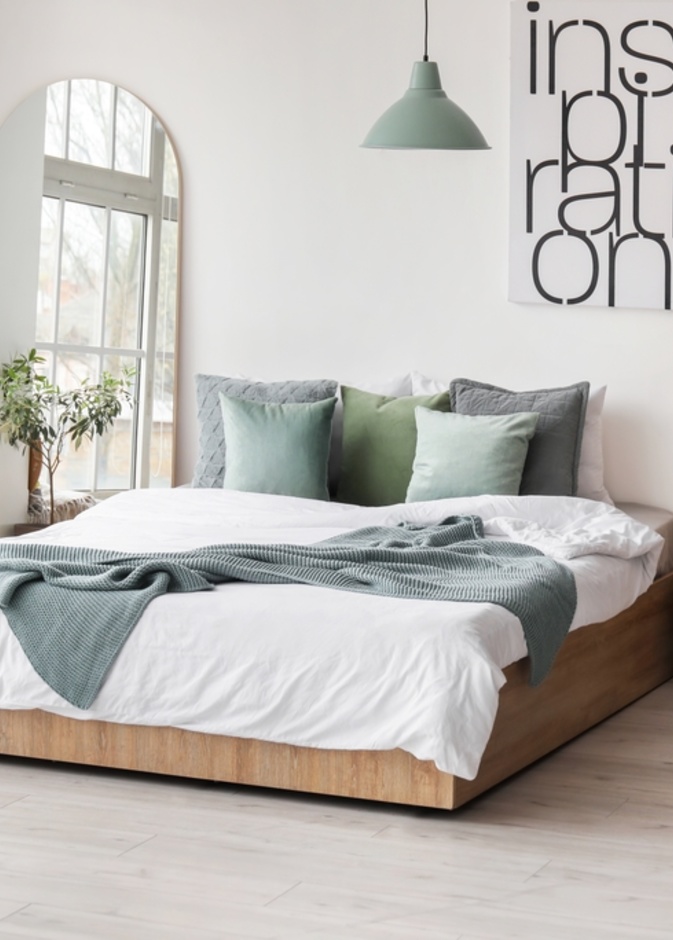 اتجاه السرير بلا لوح أمامي، يؤدي إلى ضياع الفرص فيما يتعلق بالأسلوب والملمس والشخصية لغرفة النوم