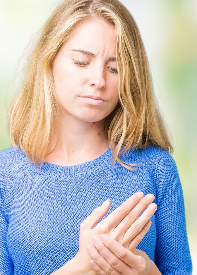 الوهن والضعف من أهم أعراض نقص الكالسيوم عند النساء 