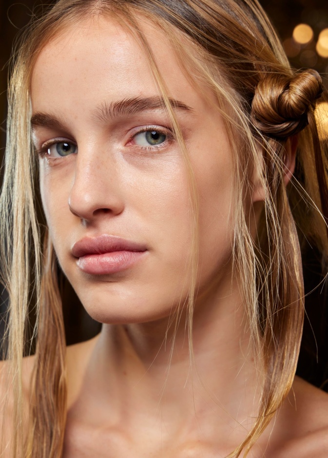 إليك مفاتيح الحصول على بشرة متوهجة في الصيف