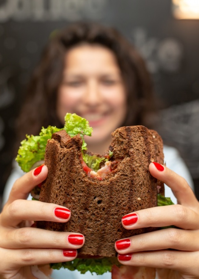 ساندوتش بنكهات مختلفة احصلي عليها الآن في دبي