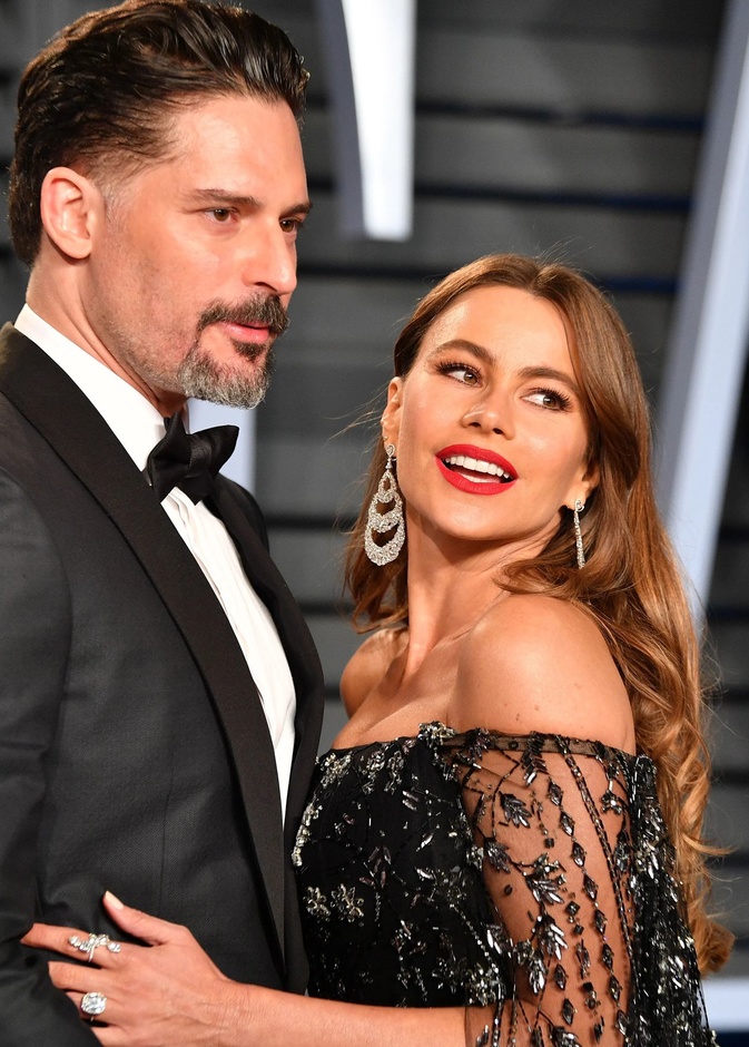 صوفيا فيرغارا وجو مانجانيلو يعرضان قصرهما في بيفرلي هيلز بمبلغ 18 مليون دولار