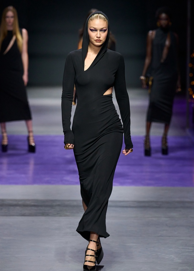 7 مجموعات برزت فيها إطلالات بقلنسوات على منصات عرض ربيع وصيف 2023