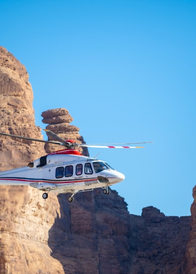 6 مغامرات ممتعة لعشاق التحليق بين السحاب في العلا