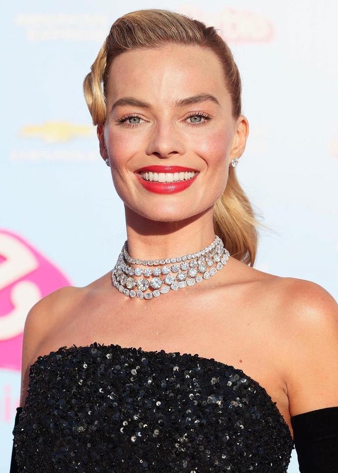 أسرار جمالية ورسمات مكياج استوحيها من إطلالات مارغوت روبي لمناسبات الصيف