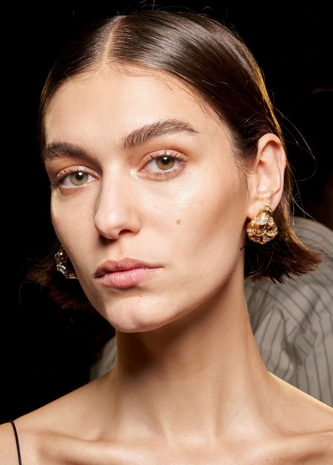 تجنّبي اللجوء إلى الرموش الاصطناعية بأسلوب Lanvin