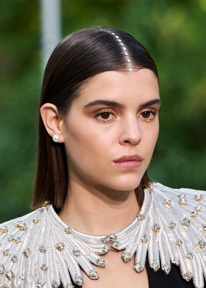 تسريحات شعر مبللة مع الستراس من وحي دار Maison Sara Chraibi