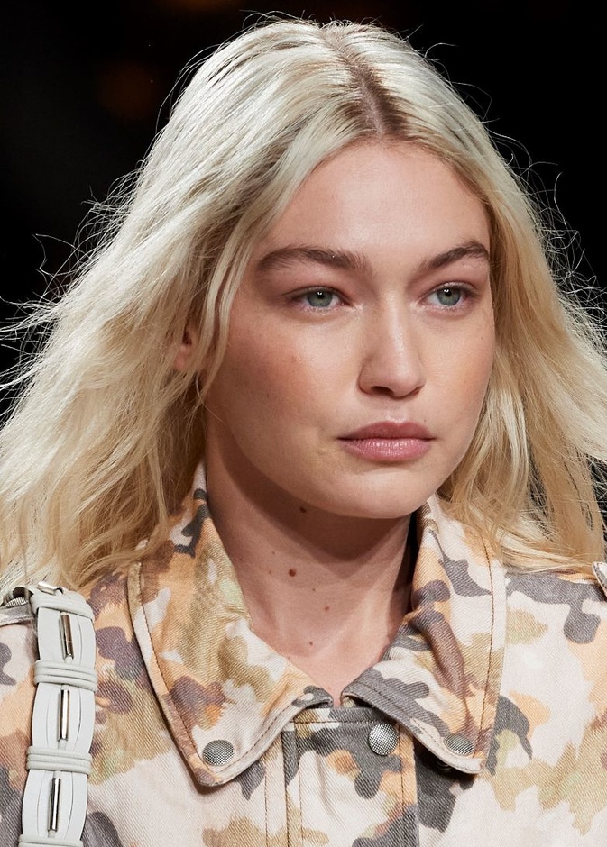 صبغات شعر اللون الاشقر البلاتيني من دار Isabel Marant