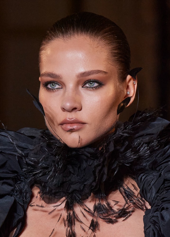 أبرز رسمات المكياج في اليوم الثالث من أسبوع الهوت كوتور الباريسي... إليك تفاصيل تطبيقها