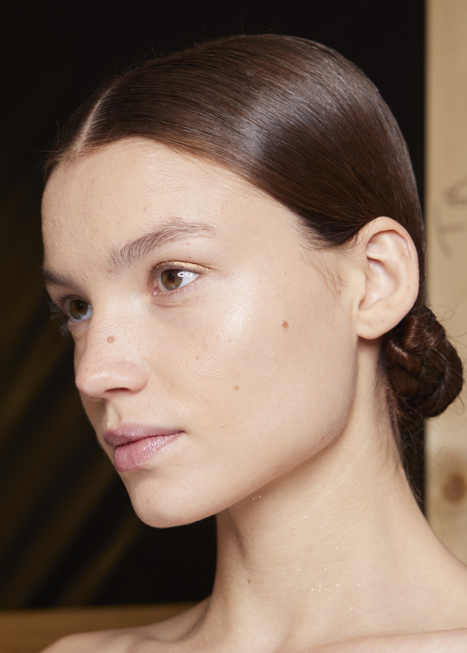 احصلي على خط فك منحوت من خلال تقنيات تجميلية غير جراحية