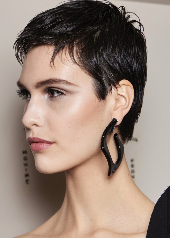 تعانين من ترهل الرقبة واللغلوغ؟ إليك أحدث الطرق التجميلية لشدهما