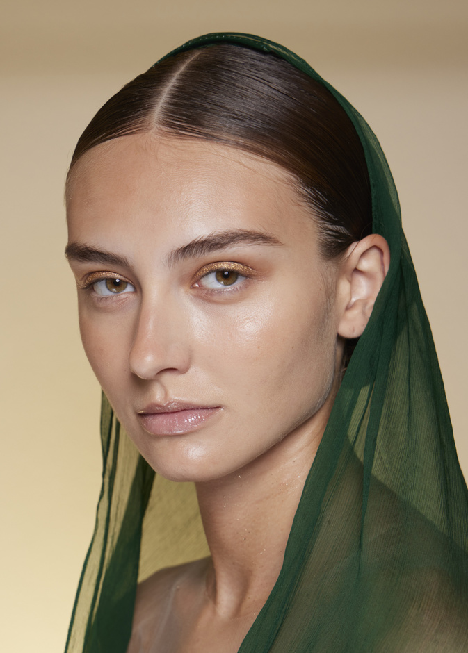 إكتشفي مزايا جراحة رأب الجفن لعلاج تدلي الجفن لإطلالة شبابية