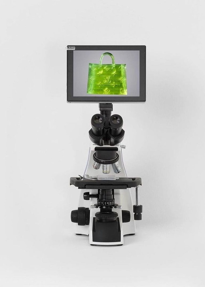 حقيبة يد مجهرية ب63 ألف دولار