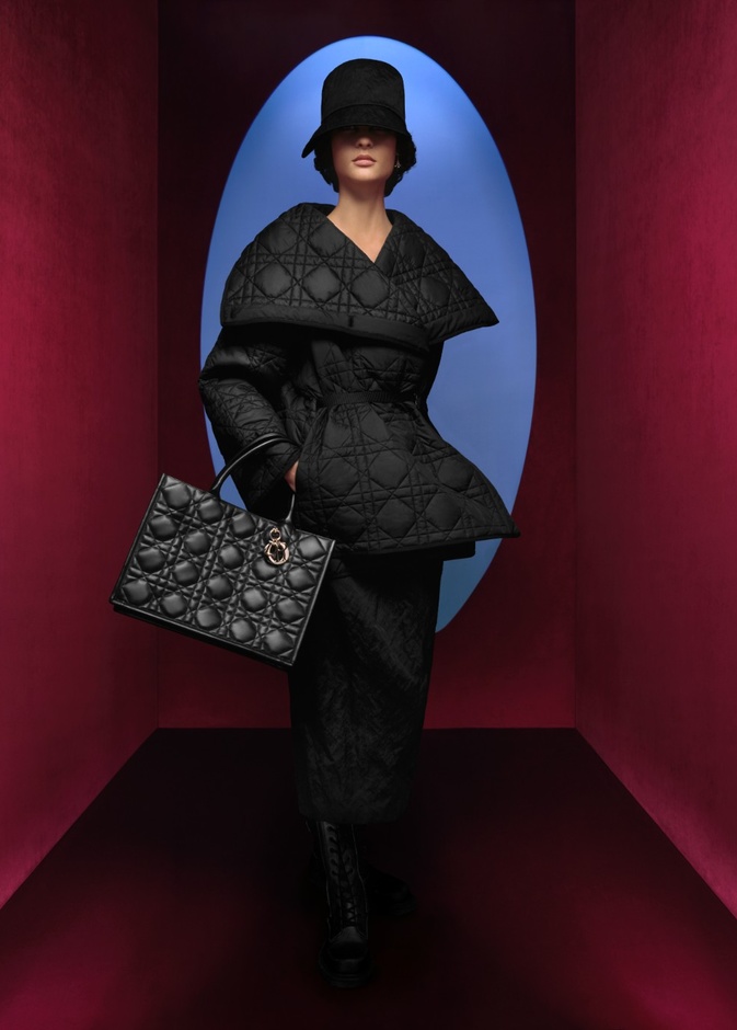 ديور DIOR تجسّد الأناقة الباريسية مع ثلاث شخصيّات استثنائيّات بمجموعة الألبسة الجاهزة لموسم خريف وشتاء 2023-2024 