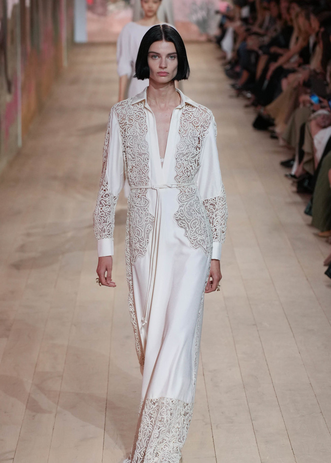 مجموعة كريستيان ديور الراقية لخريف وشتاء 2023-2024