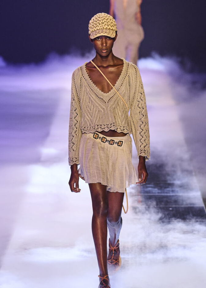 إطلالة لافتة من Alberta Ferretti