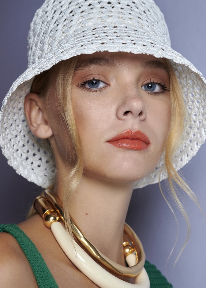 مكياج طبيعي وخفيف بالخطوات يناسب إجازتك على الشاطئ