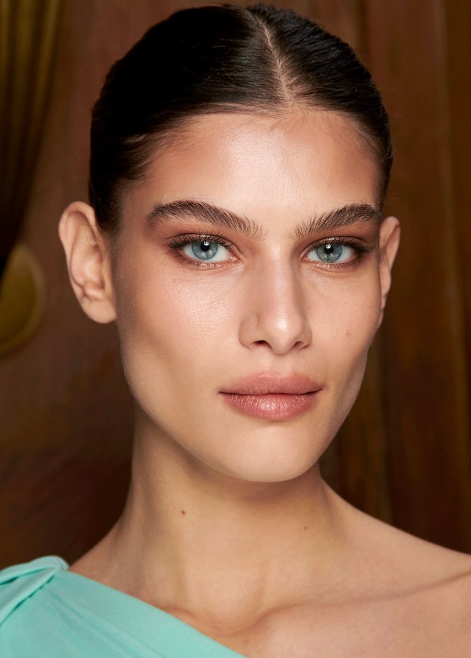 صيحة مكياج اللاتيه تغزو موسم صيف 2023