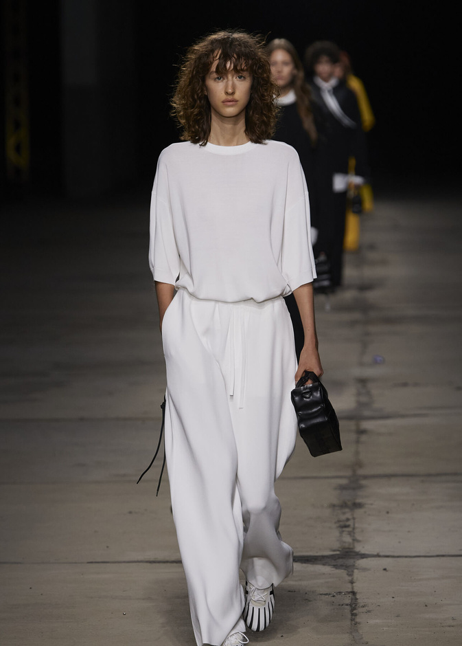 سافري بملابس مريحة ورياضية