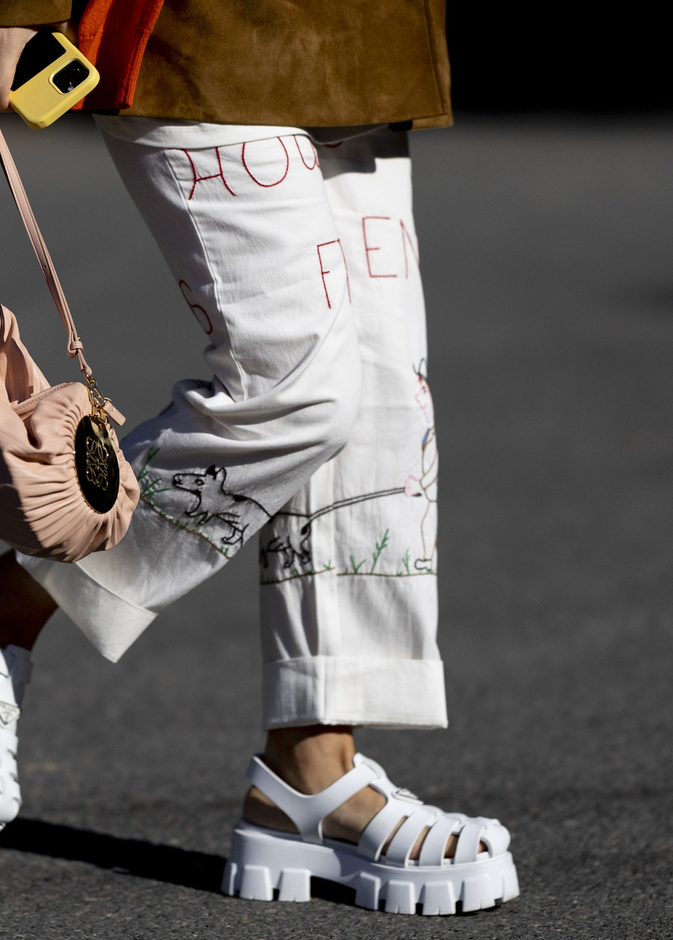 أحذية الصيف متنوعة ولافتة