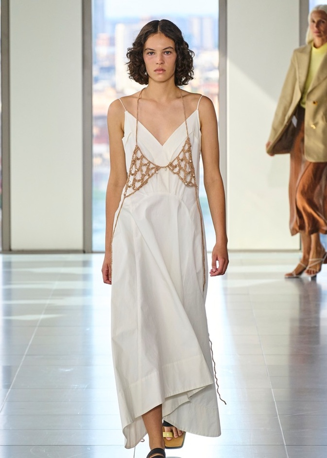 سافري إلى إيبيزا بهذه الإطلالات الصيفية المرحة 