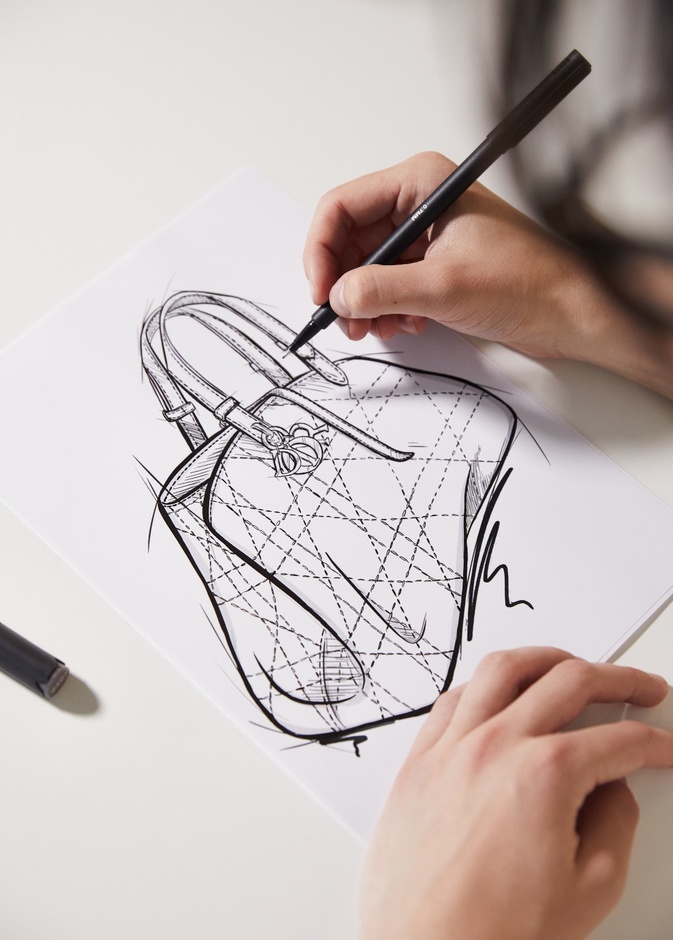 حقيبة "ديور توجور" Dior Toujours... رمز للمهارة الحرفيّة الاستثنائيّة