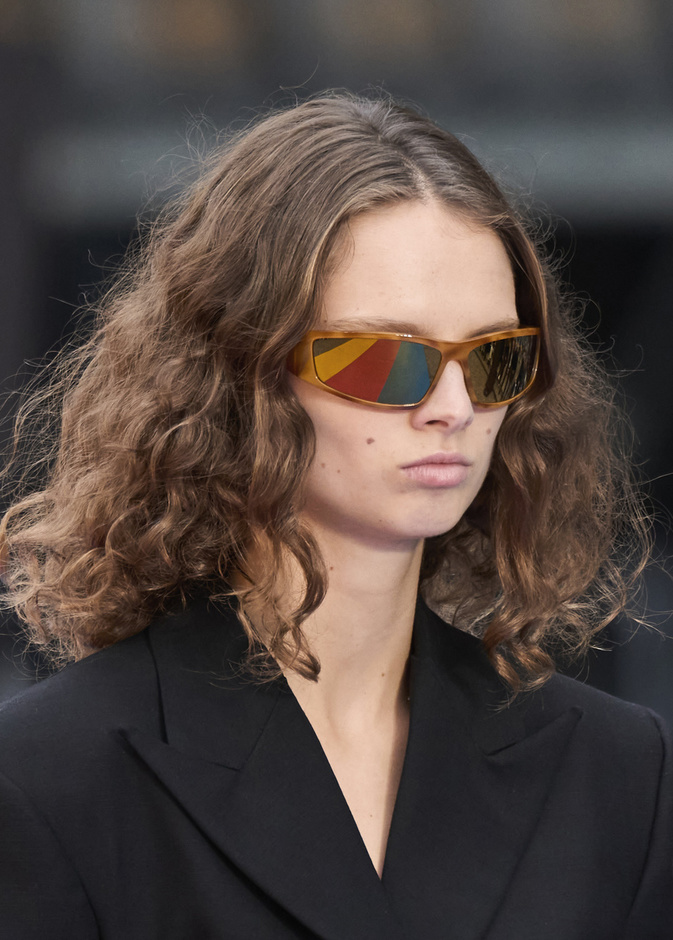 أجمل أفكار لاختيار النظارات الشمسية مع الكادر المرجاني