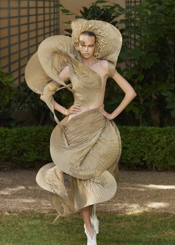 مجموعة Iris Van Herpen الراقية لخريف 2023