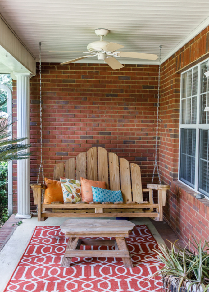 5 أشياء يلاحظها الضيوف في الشرفة الأمامية للمنزل بمجرد المرور عليها