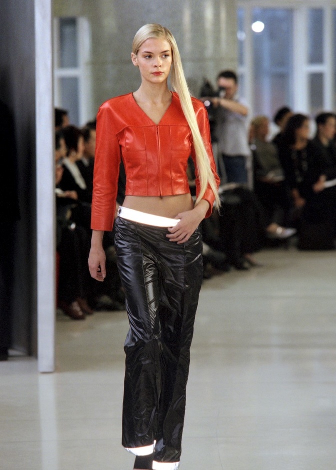 بنطلون جلد من مجموعة شانيل لموسم ربيع وصيف 1999