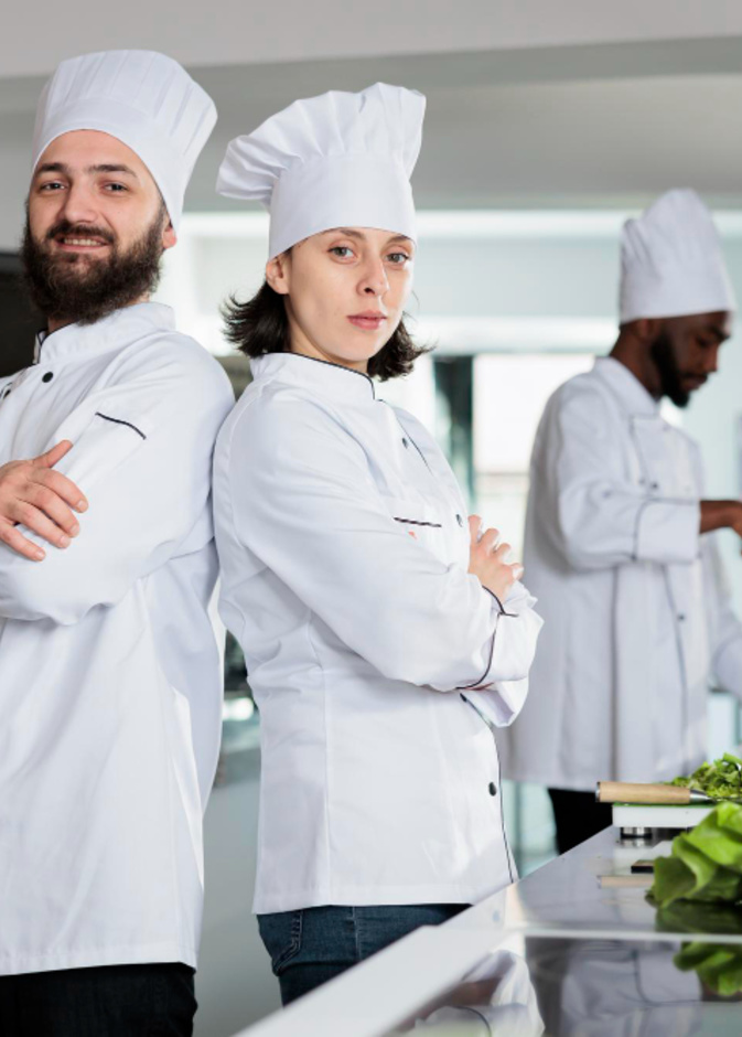 تعرفي على الفارق بين الطاهية المحترفة والشيف