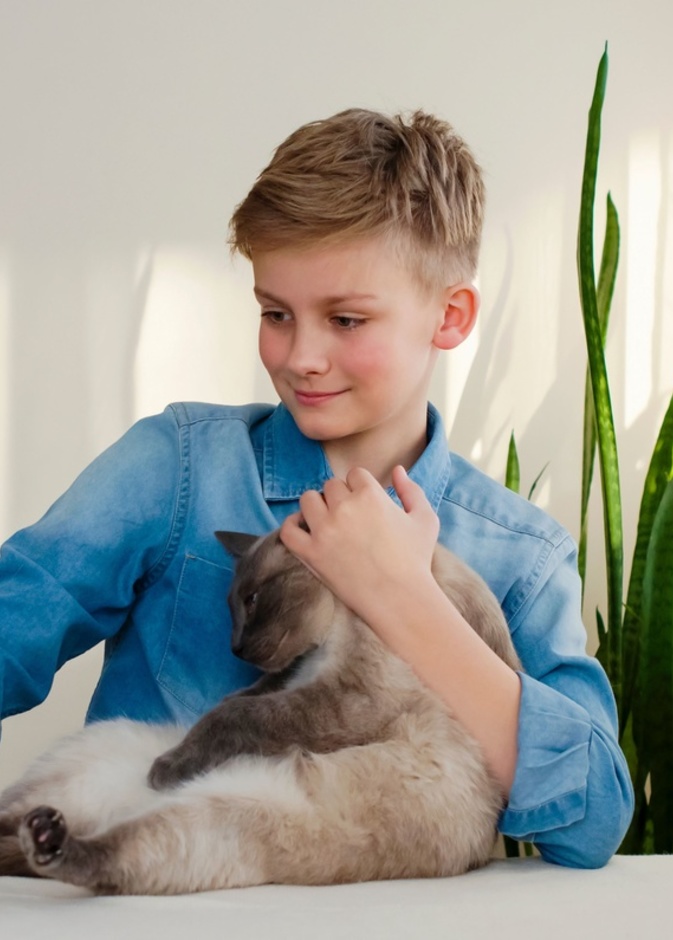 خبيرة نفسية لـ "هي": علينا أن نقترب أكثر من أطفالنا لحمايتهم من "جنون الشهرة" وتأثيرات تعلقهم بالمؤثرين