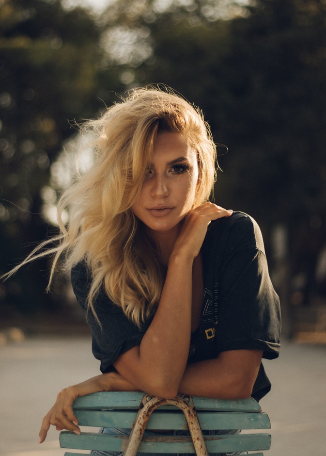 عدم الثقة بالنفس عدو التميُز.... تعرفي على أسبابه وأبرز الطرق الفعالة لاستعادة احترام الذات