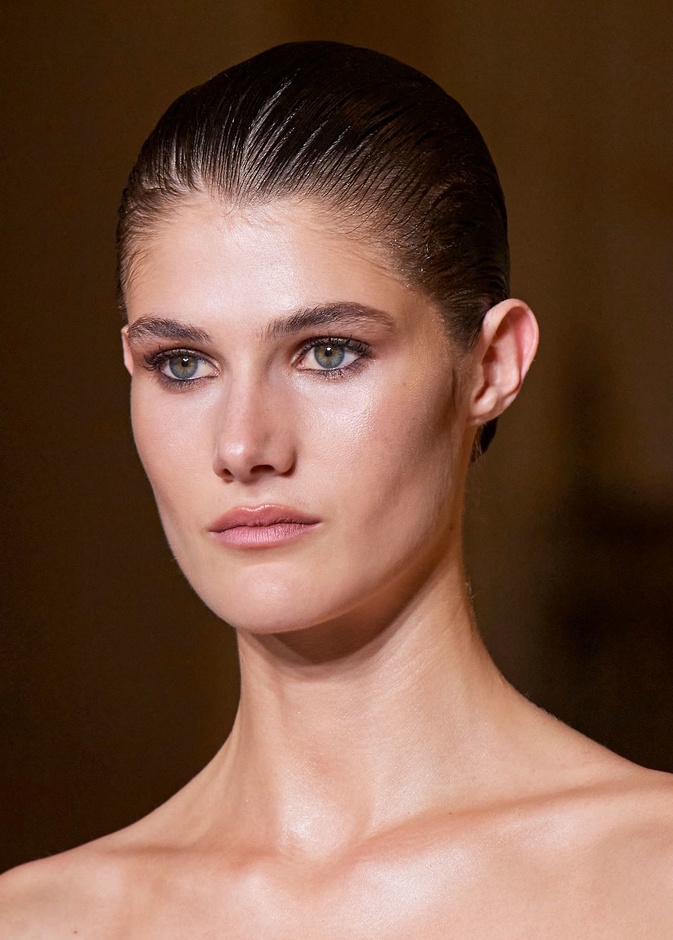 ملف شامل حول أفضل تمارين يوجا لشد الوجه والقضاء على التجاعيد سريعًا