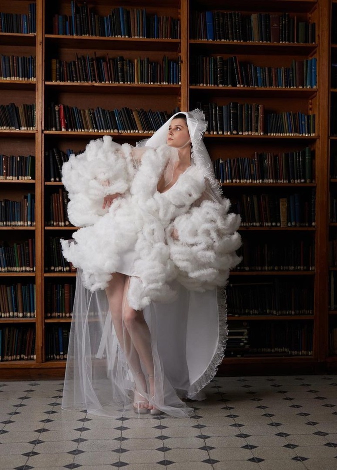 فرصة جديدة للفنانين ومصممي الأزياء في السعودية.. عودة برنامج "إقامة التقاء - الفن والأزياء بتصور جديد"