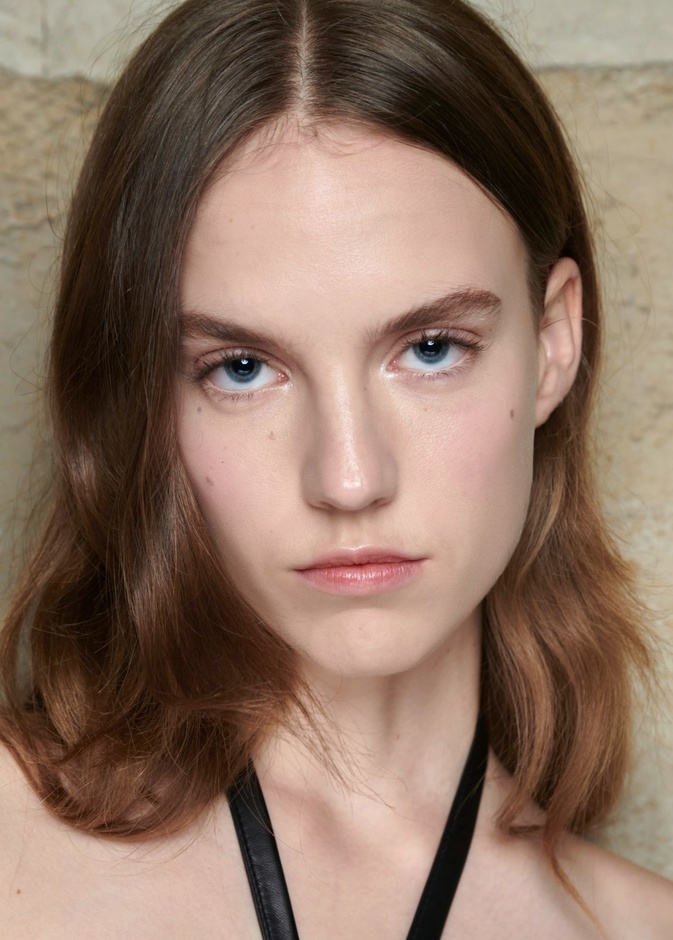 أهمية الترطيب لبشرتك وكيفية التعامل مع جفافها