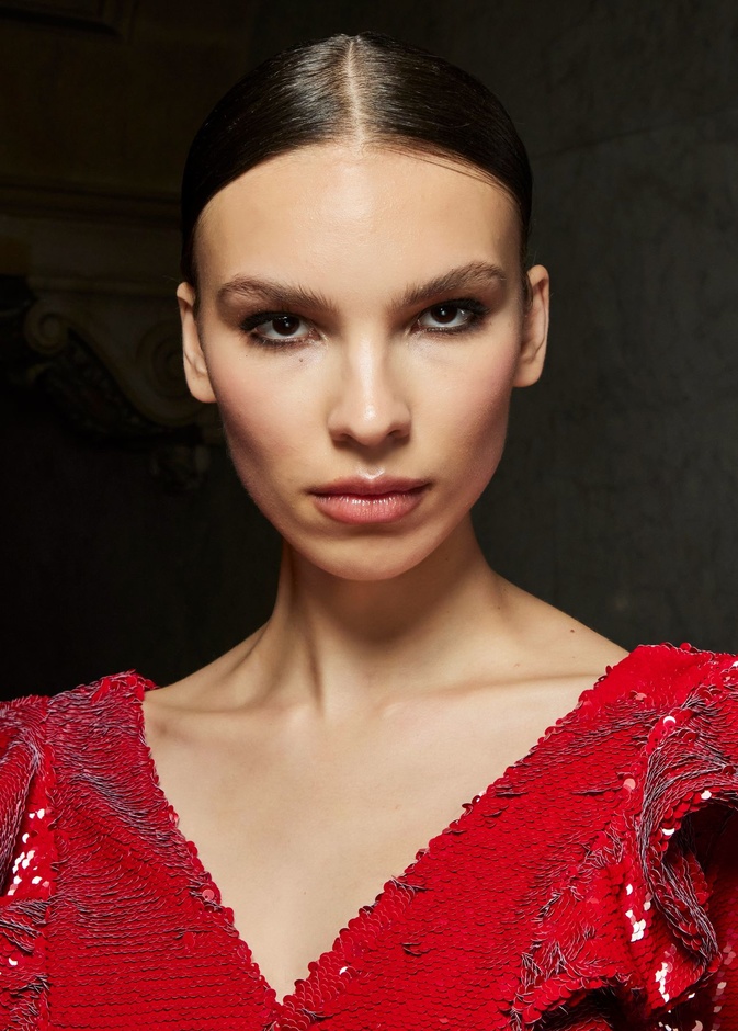 ألوان أحمر شفاه بتدرجات فاتحة تناسب البشرة الحنطية.. طبّقيها بتدرجات ملفتة