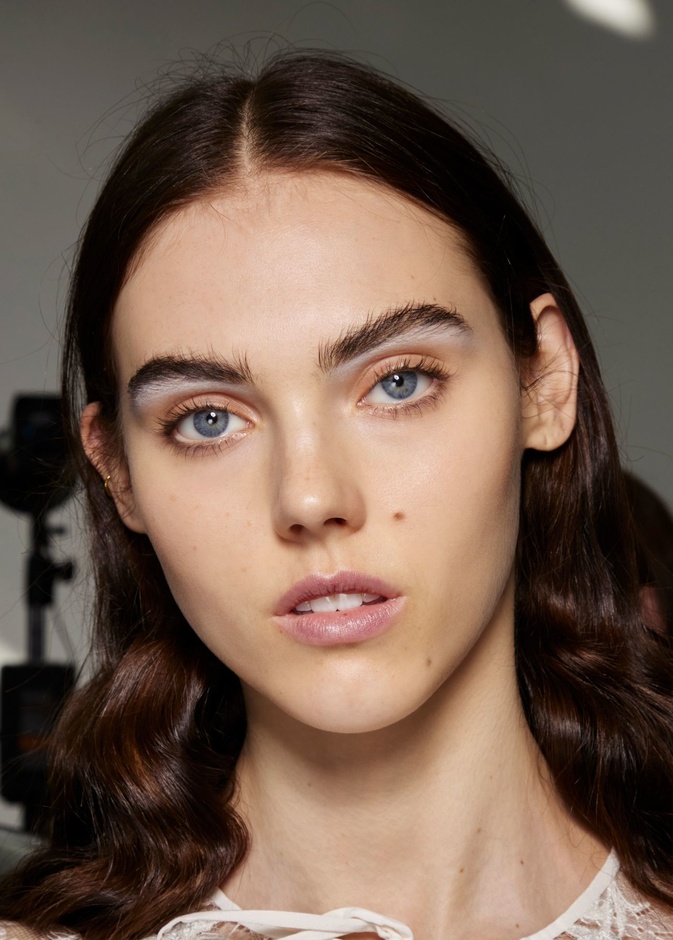 خدع في المكياج والشعر لتنحيف الوجه في يوم المرأة الإماراتية