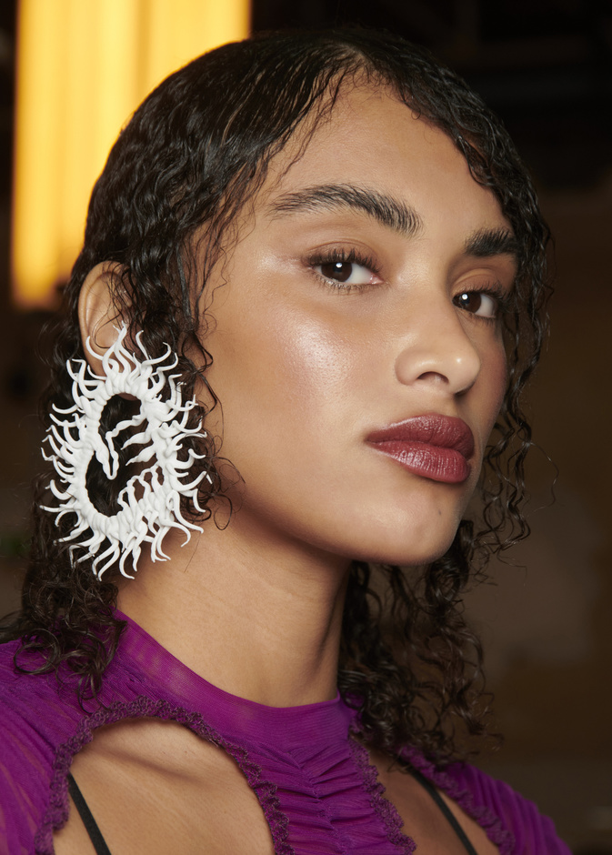 أجمل الطرق لتطبيق رسمات الحواجب الدائرية لصاحبات الوجه الطويل