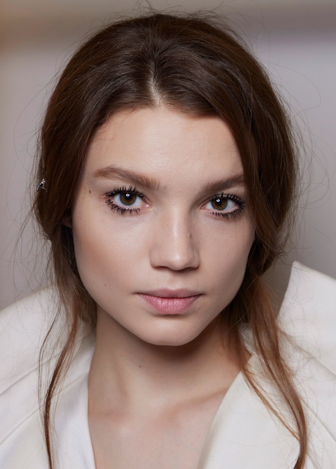 حلول فعالة لتطويل الرموش لعيون مفعمة بالأنوثة والجاذبية