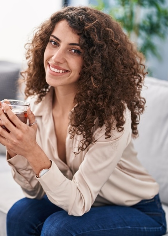 تعزيز صحة وجمال المرأة أحد فوائد القرفة الرائعة كما أن تناولها لا يرتبط بموسم معين