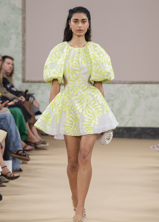 موديلات فساتين بأكمام عصرية هذا الصيف