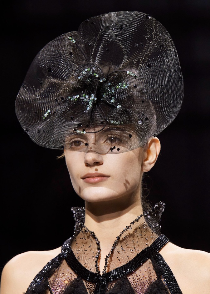 4 قطع إكسسوارات أساسية في دولاب كل سيدة أنيقة