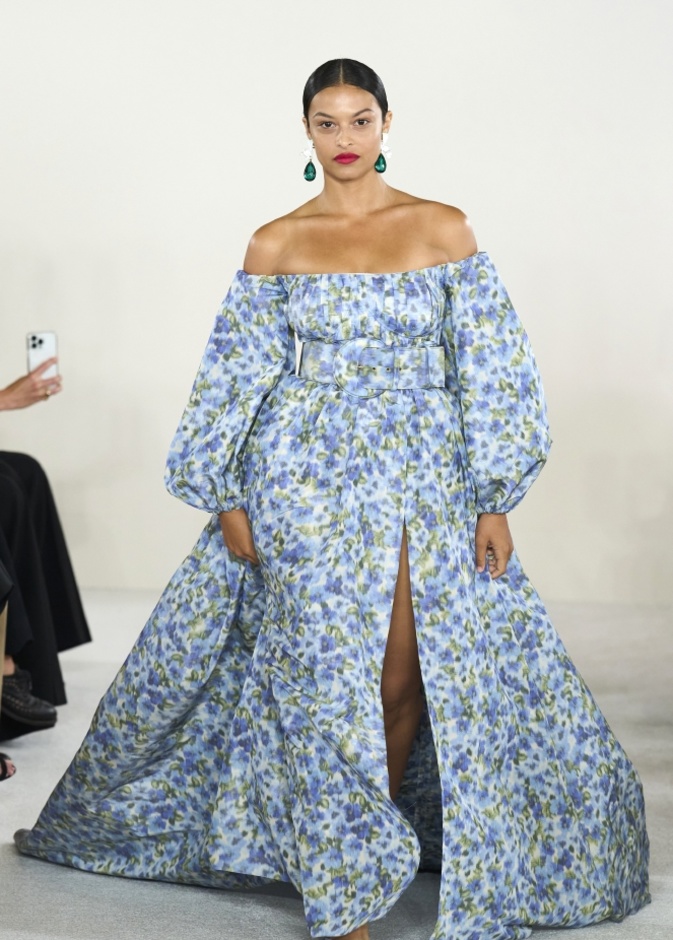 نصائح الموضة التي تمنح صاحبات الجسم الممتلئ إطلالات تعزّز فخرهن بجسمهن